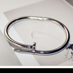 TRENDING NAIL BRACELET